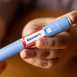 Person holding an injectable pen of Ozempic.