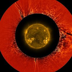 Two concentric circles. In the middle one a view of the Sun in extreme ultraviole. IN the ring around it, the subtle and turbulent motion of the solar wind, strands of it move in chaotic ways away from the Sun.