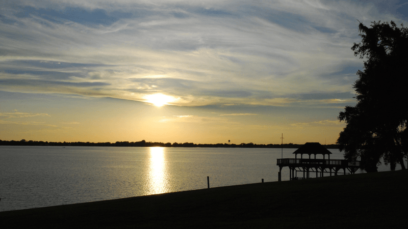 lake peigneu in the evening