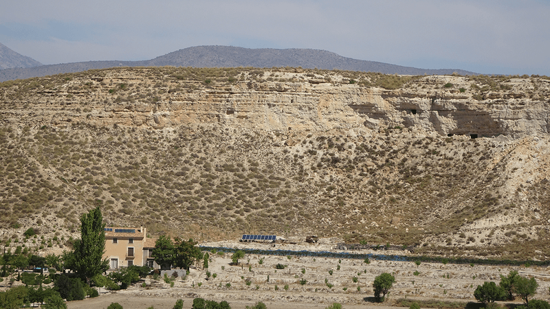 The sedimentary layers at orce, Spain, provide the opportunity to set minimum and maximum dates for the ages of hominid fossils found between, based on the magnetism encoded in those rocks.